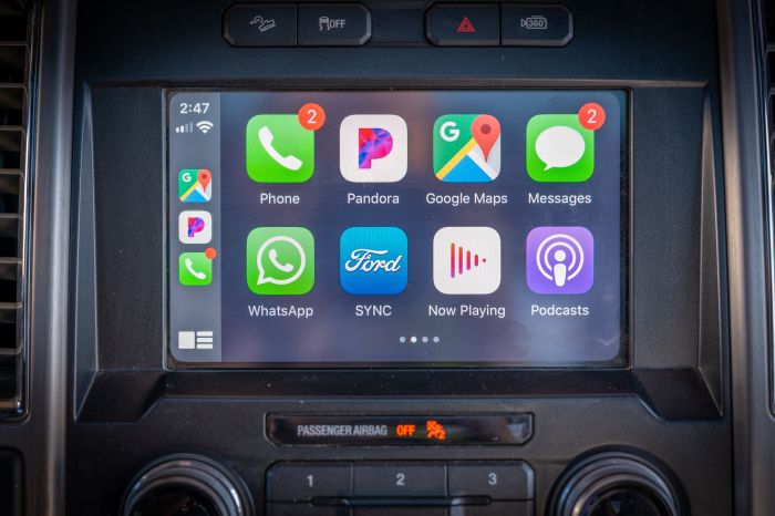 Does ford have apple carplay