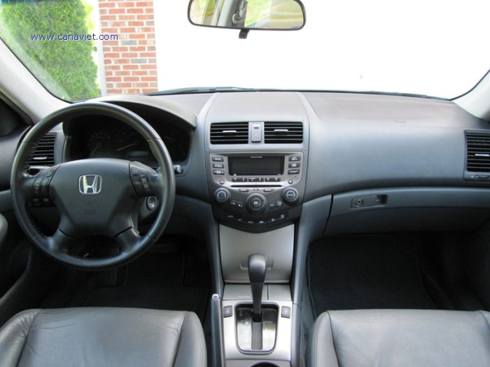 Does honda accord 2010 have bluetooth