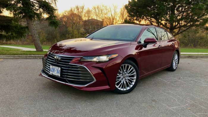 Does toyota avalon have awd