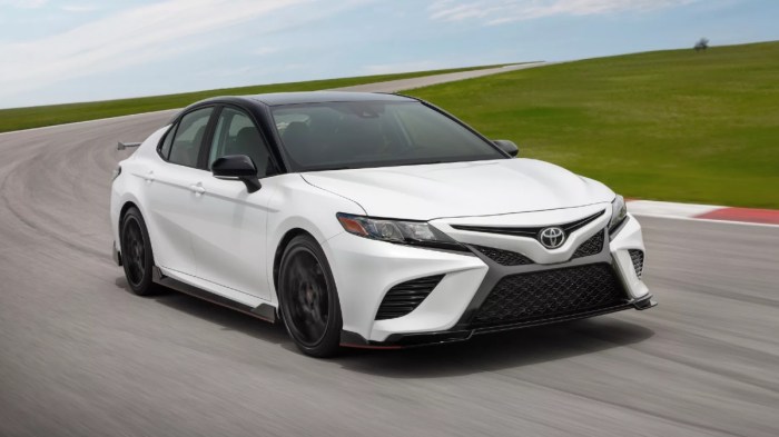 Does toyota camry have awd