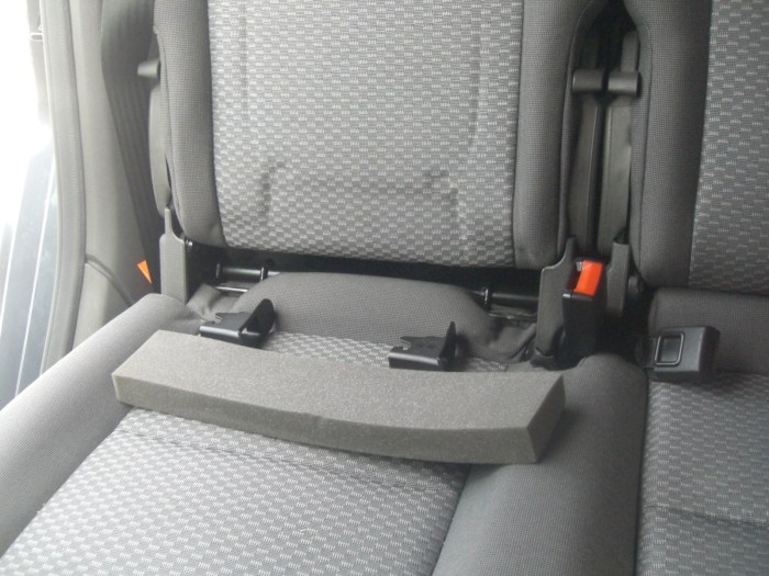 Does ford c max have isofix