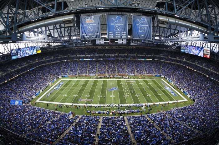 Does ford field take cash