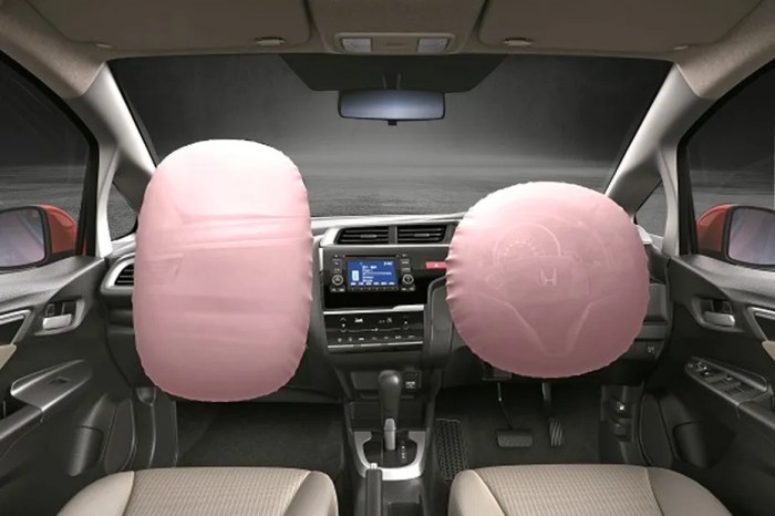 Does honda brio have airbags