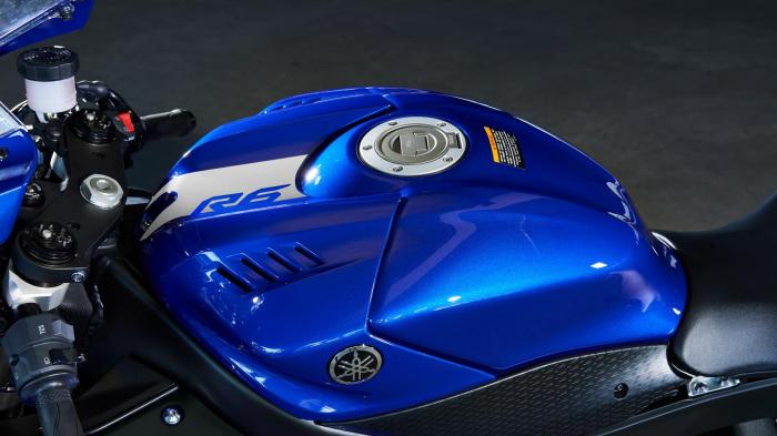 Yamaha r6 fuel tank capacity