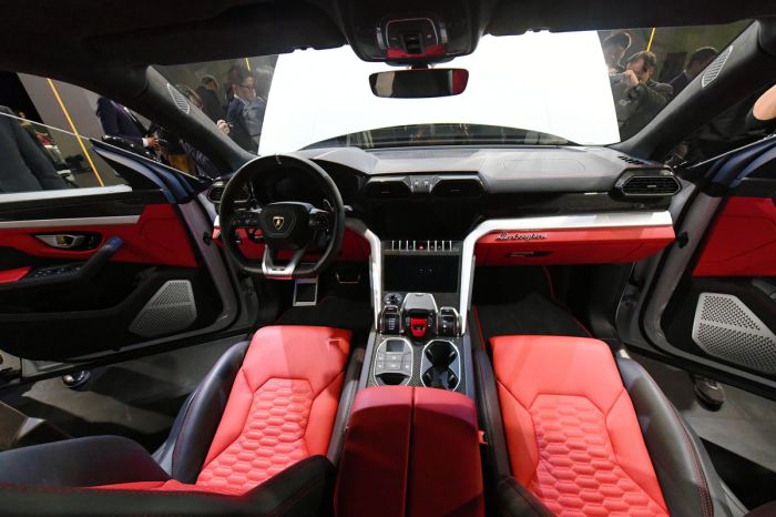 Lamborghini urus red interior